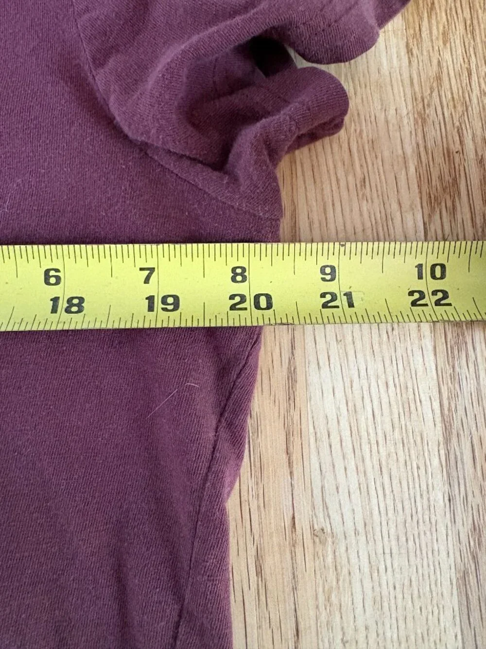 Gucci Made in Italy Men’s T-Shirt Size M Burgundy Graphic Crest Logo Tee